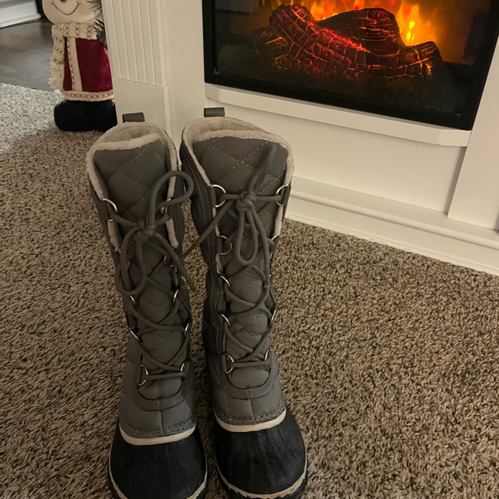 Sorel Gray and Black Winter Footwear